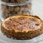 Cheesecake on the bottom with nuts Sernik na spodzie z orzechami
