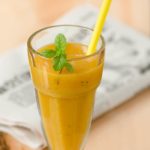 Smoothie with mango and pear Smoothie z mango i gruszką