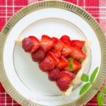Tarta z kremem truskawkowym