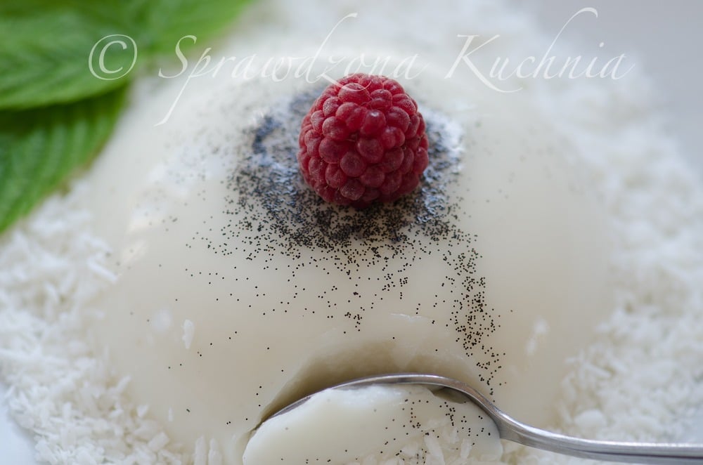 Panna cotta kokosowa z biala czekolada