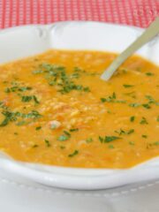 blyskawiczna zupa z czerwonej soczewicy