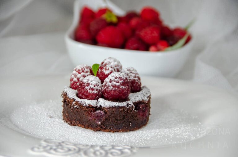 brownie z malinami