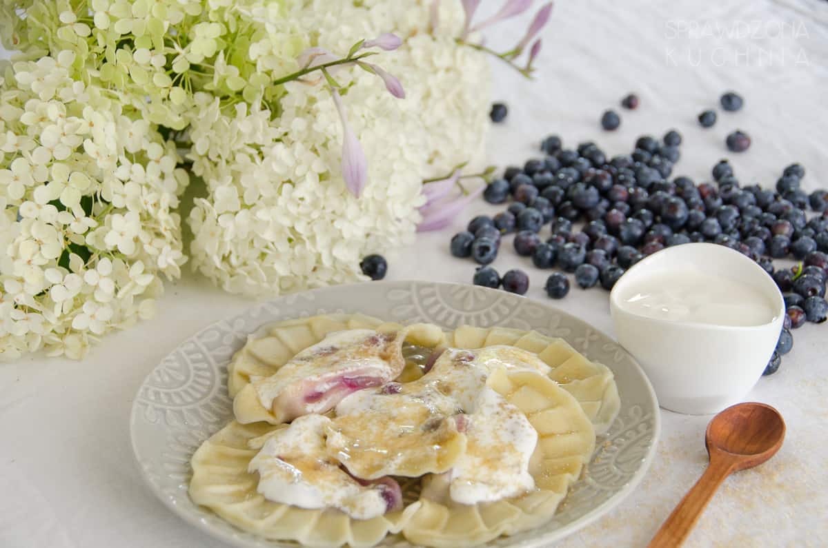 pierogi z borowkami i serem