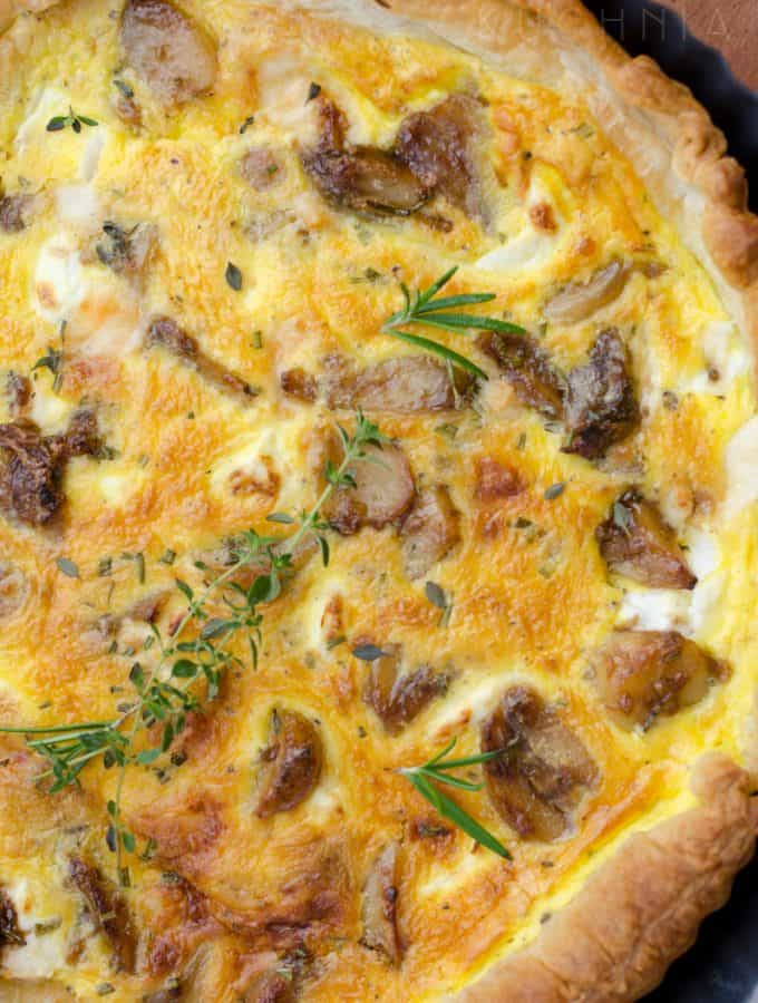 tarta-z-karmelizowanym-czosnkiem