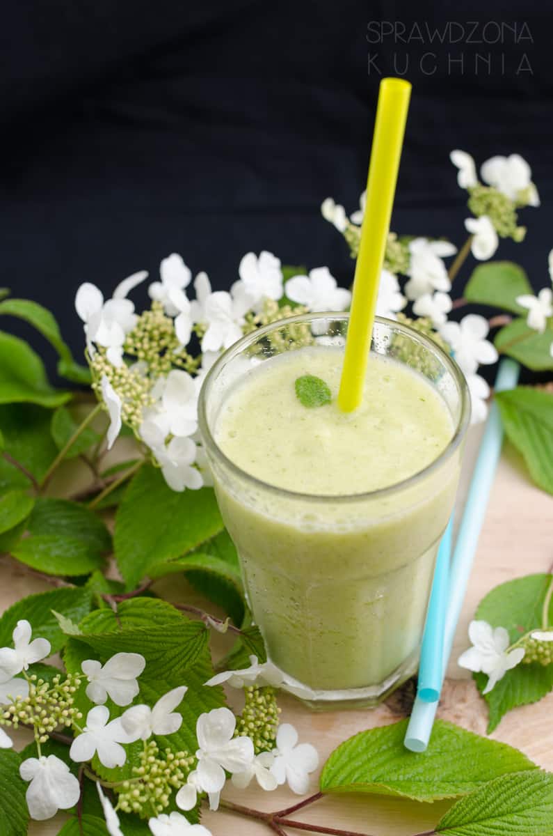 smoothie ziolowo-ananasowy