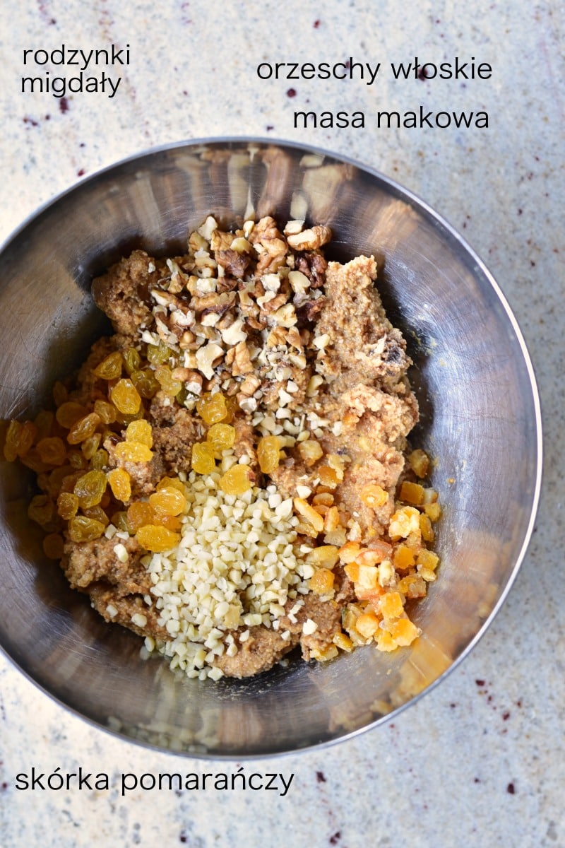 składniki na masę makową do rogalików umieszczone w misce