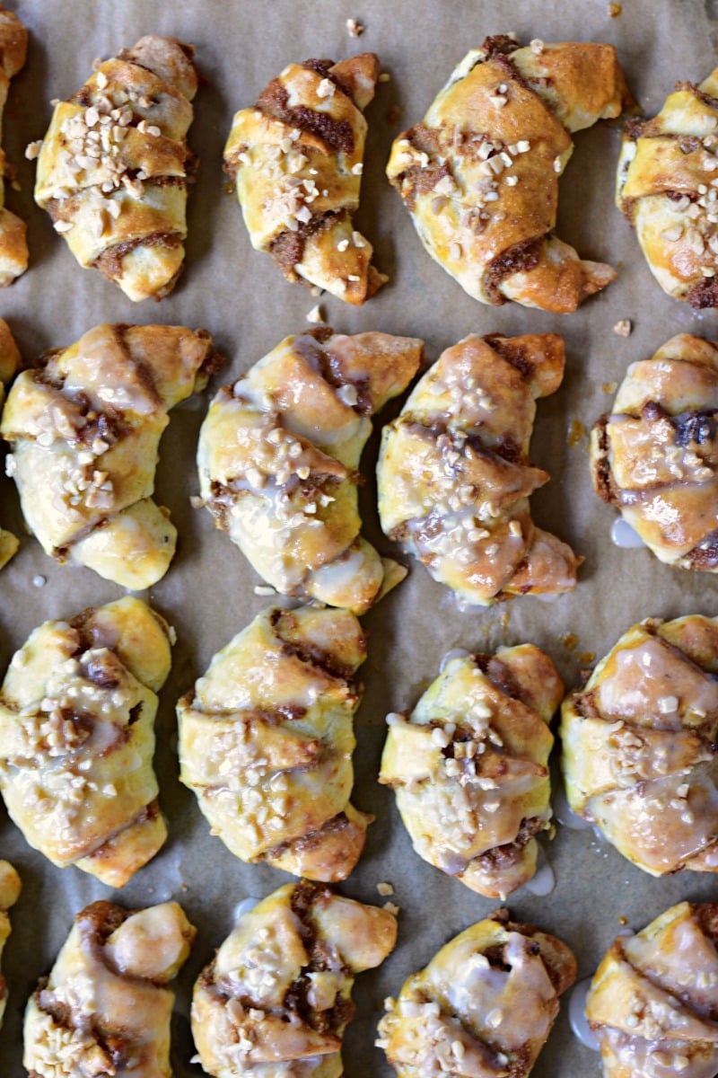 upieczone mini rogaliki marcińskie widok z góry