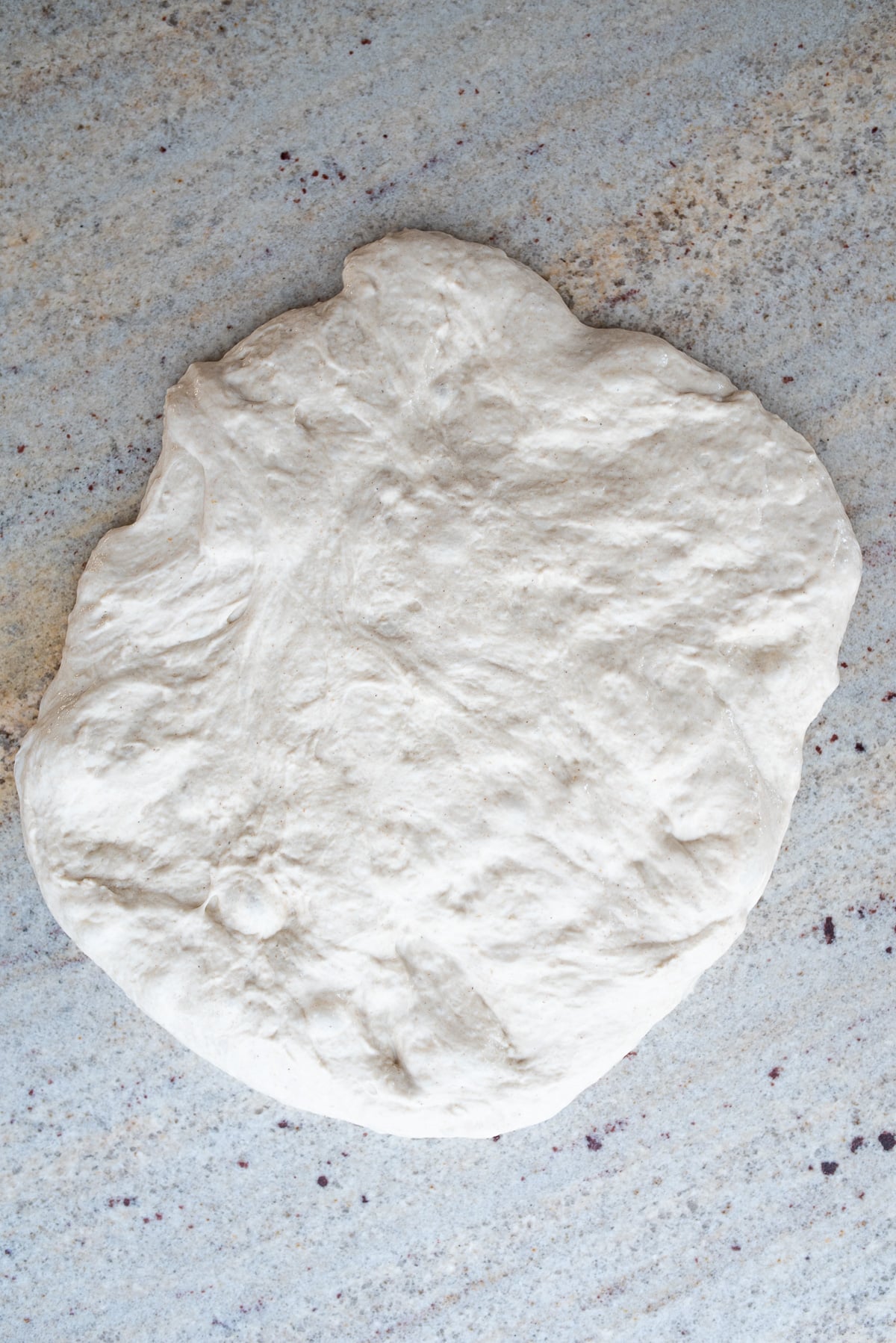 ciasto na chleb przed formowaniem